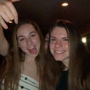 Meet your Posher, Lauren